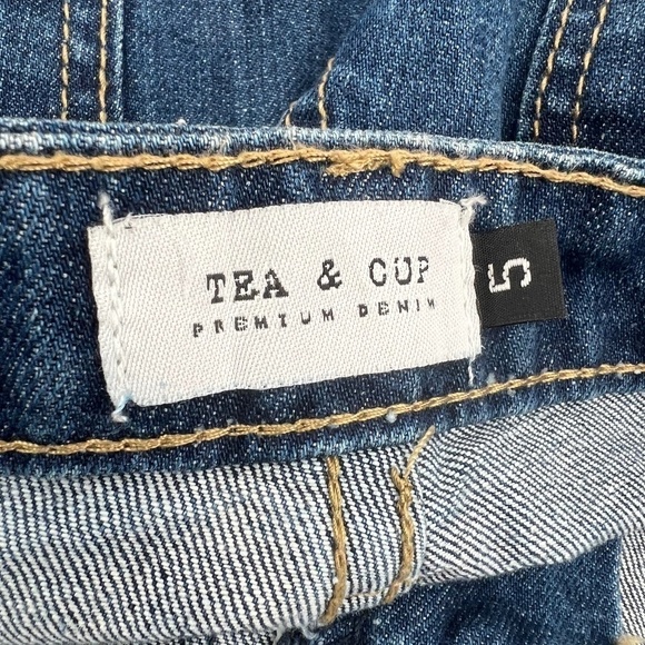Tea & Cup Premium Denim Distressed Cut Off Jean Shorts Size 5 Women’s - Picture 2 of 7